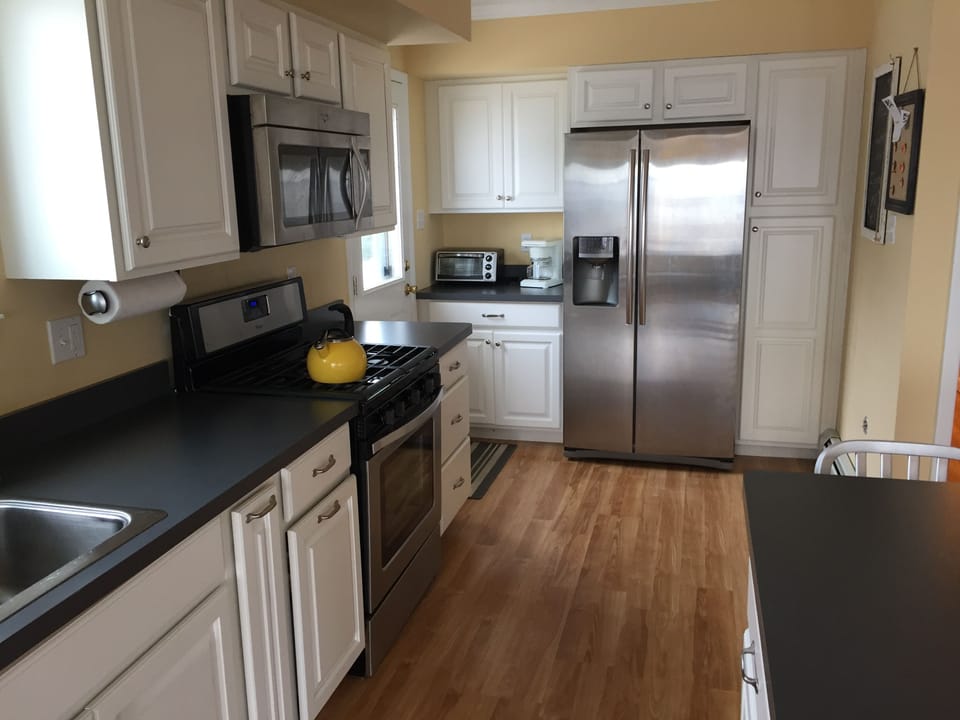 Fully equipped kitchen.