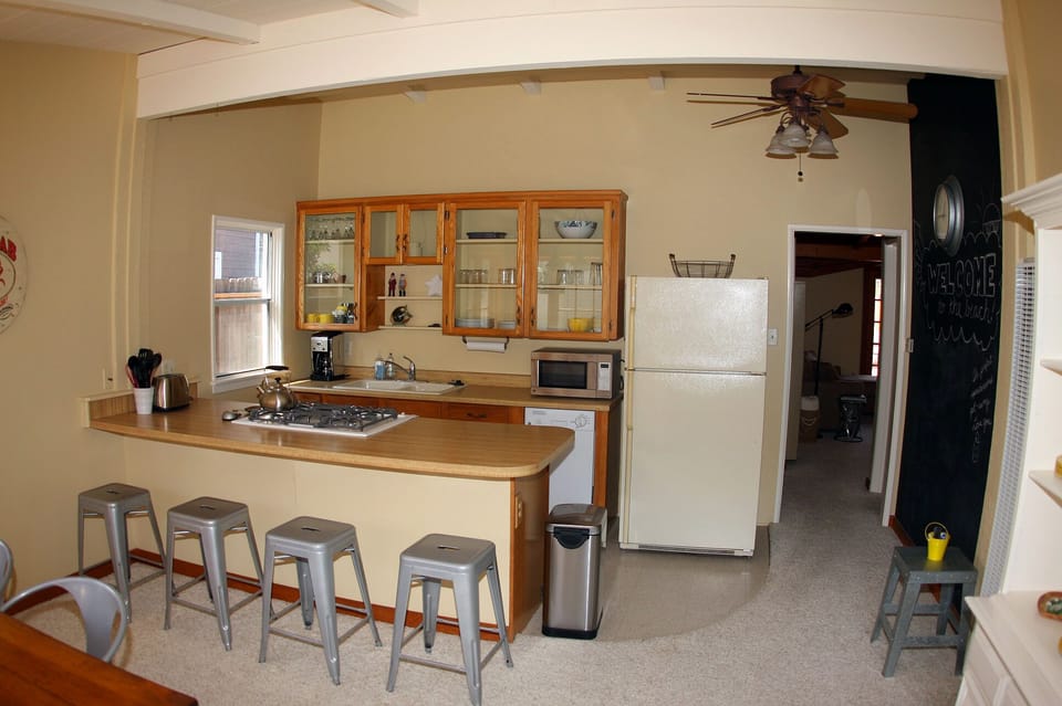 Full kitchen newly outfitted including new appliances.