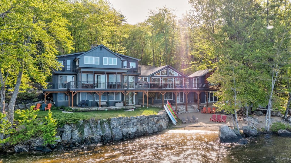 Fabulous Waters Edge & Exclusive Sandy Beach