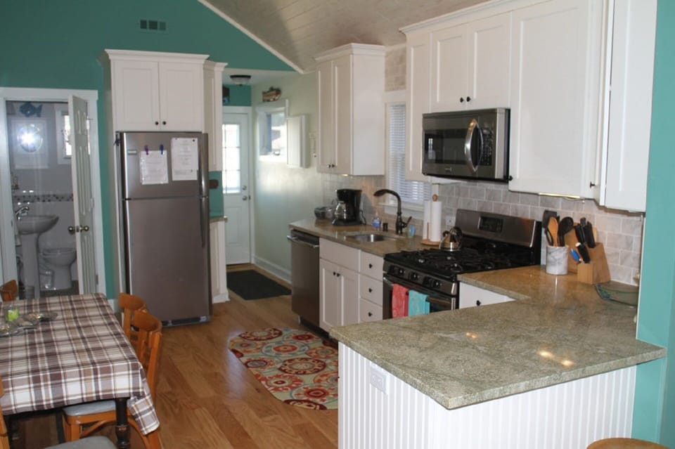 Lot's of natural light & plenty of room to move around