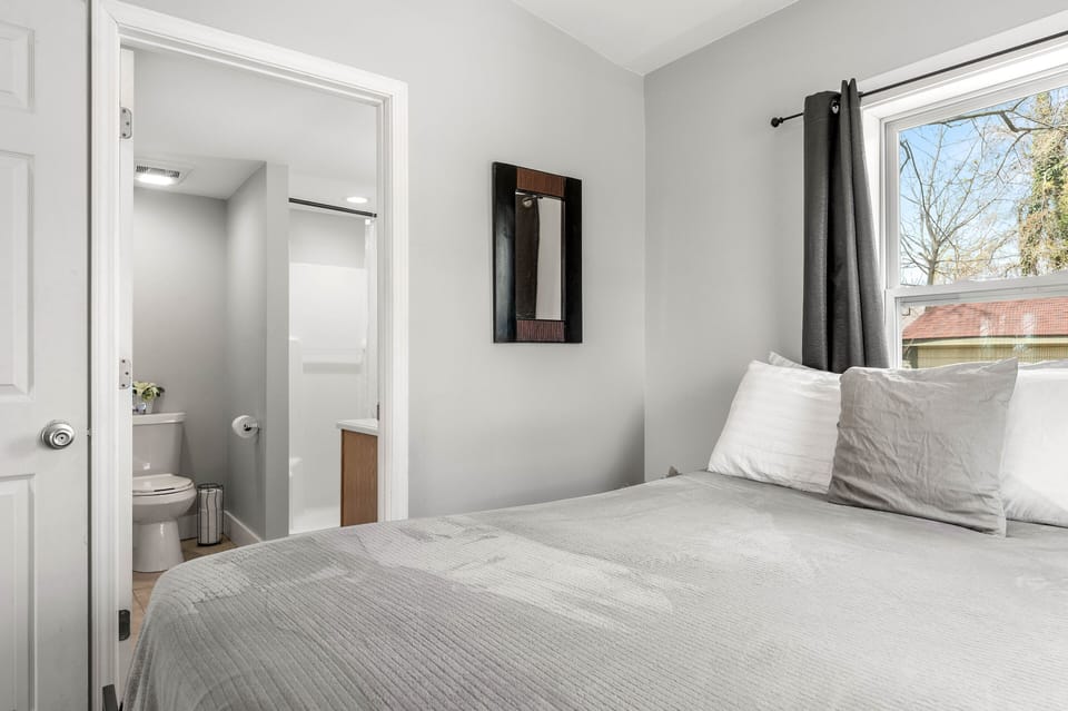 Bed to bathroom