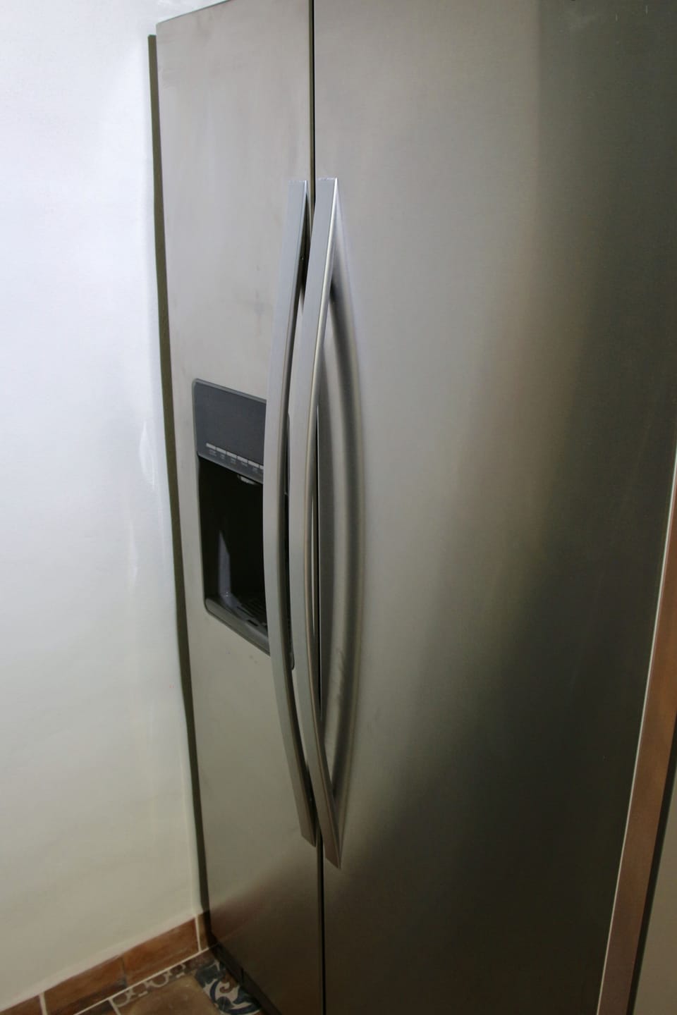 New fridge with filtered water and ice maker