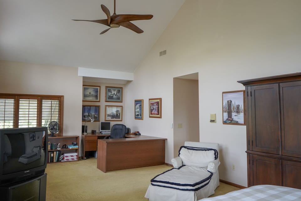 Master Bedroom - Upper Level