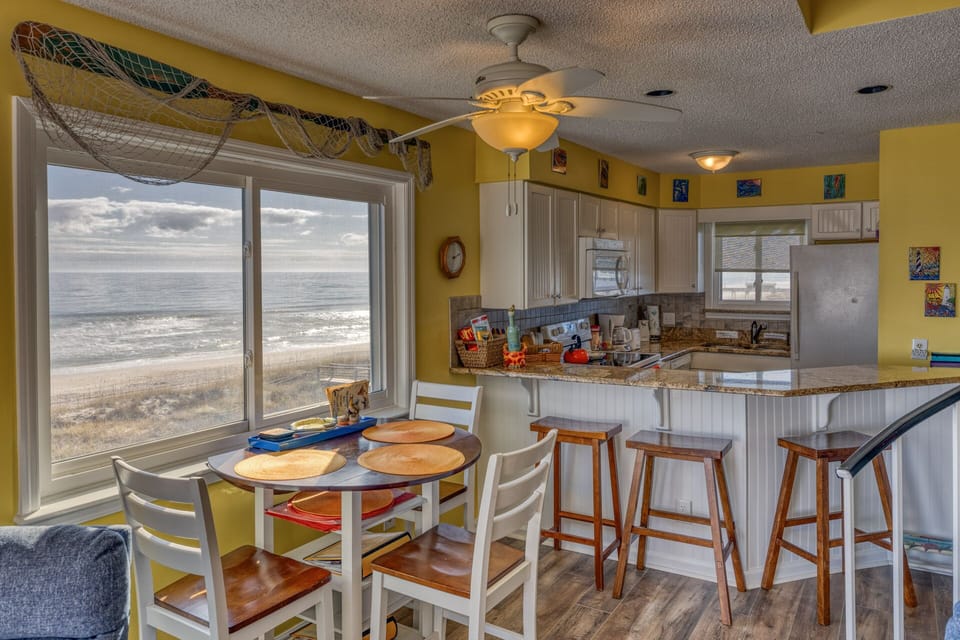 Both table seating and kitchen bar seating.