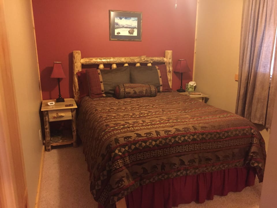 Queen sized bed in bedroom.
