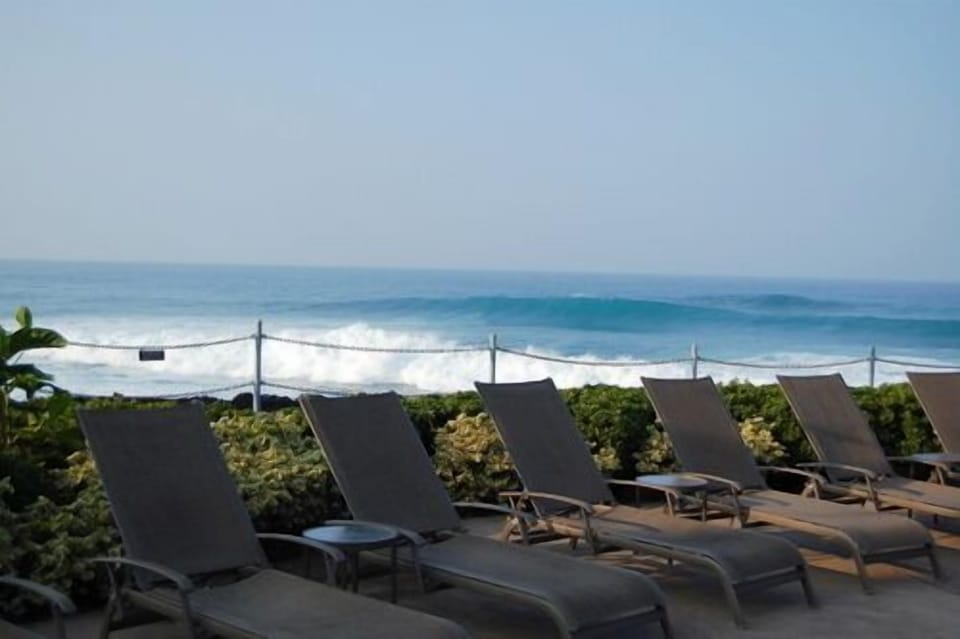 Kanaloa by the sea