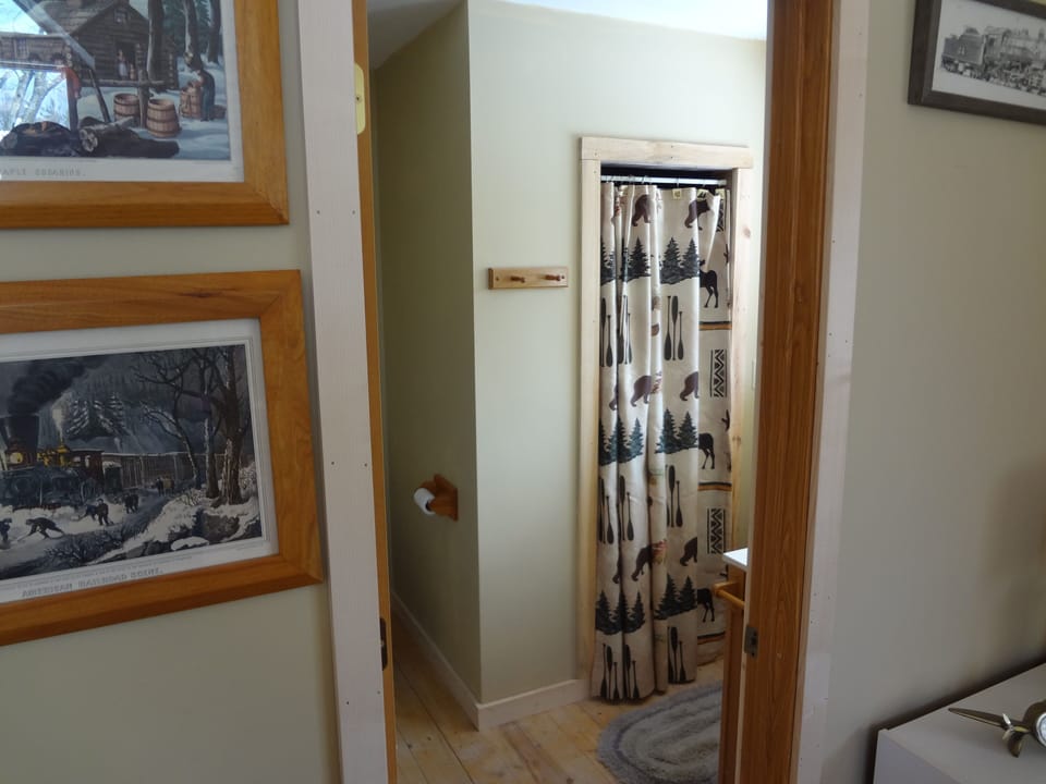 2nd floor bath with tiled shower