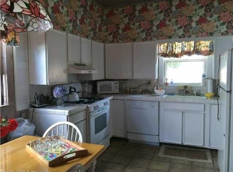 Kitchen with everything you need. 