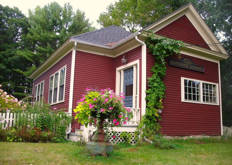 Hutchins School 
(built 1909)
