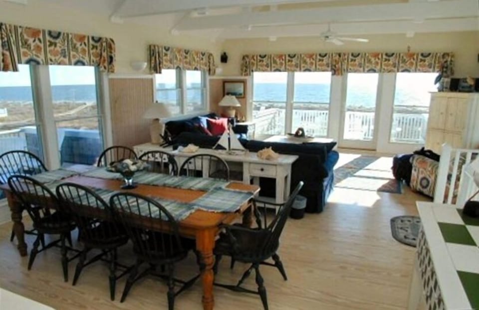 Dalwhinnie Cottage - 2nd Floor Living Room & Dining Room