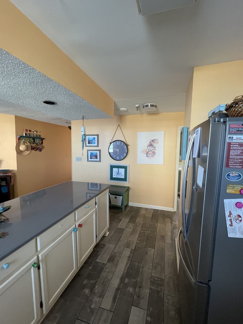 OCEANFRONT, Huge decK/Wi-Fi/updated baths & kitchen/New pictures added 06/01/25 Apartment in North Myrtle Beach