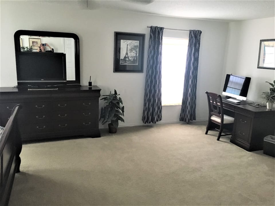 This view shows the Apple Mac computer, on the desk in the Master bed