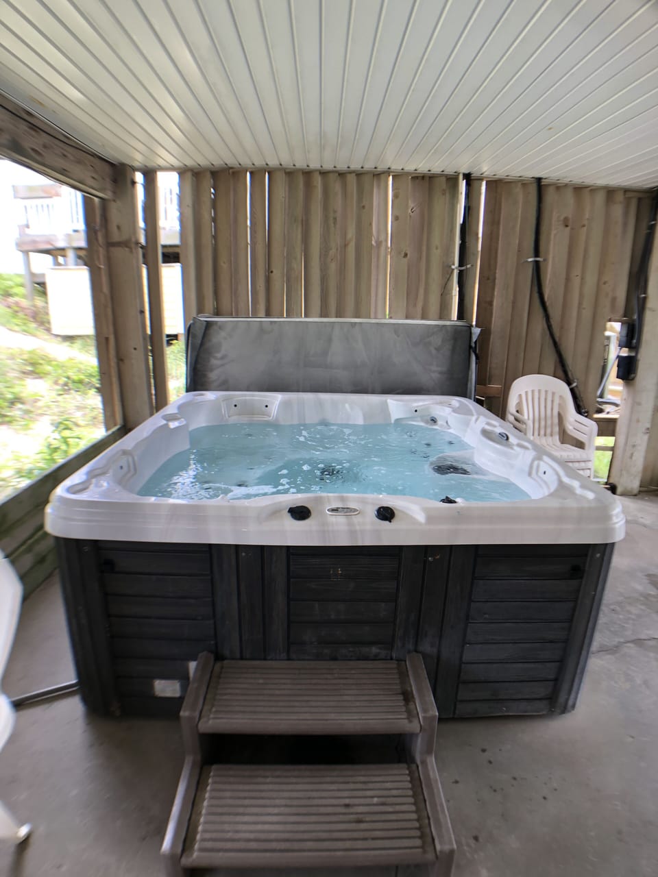 Outdoor spa tub