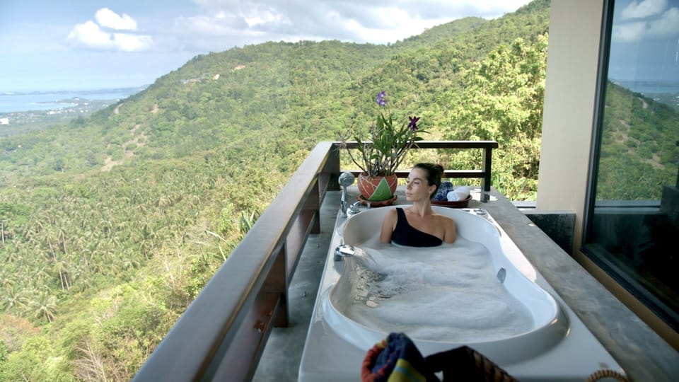 Outdoor spa tub