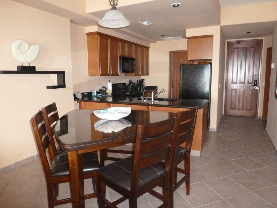 Dining for six with Ocean Views!