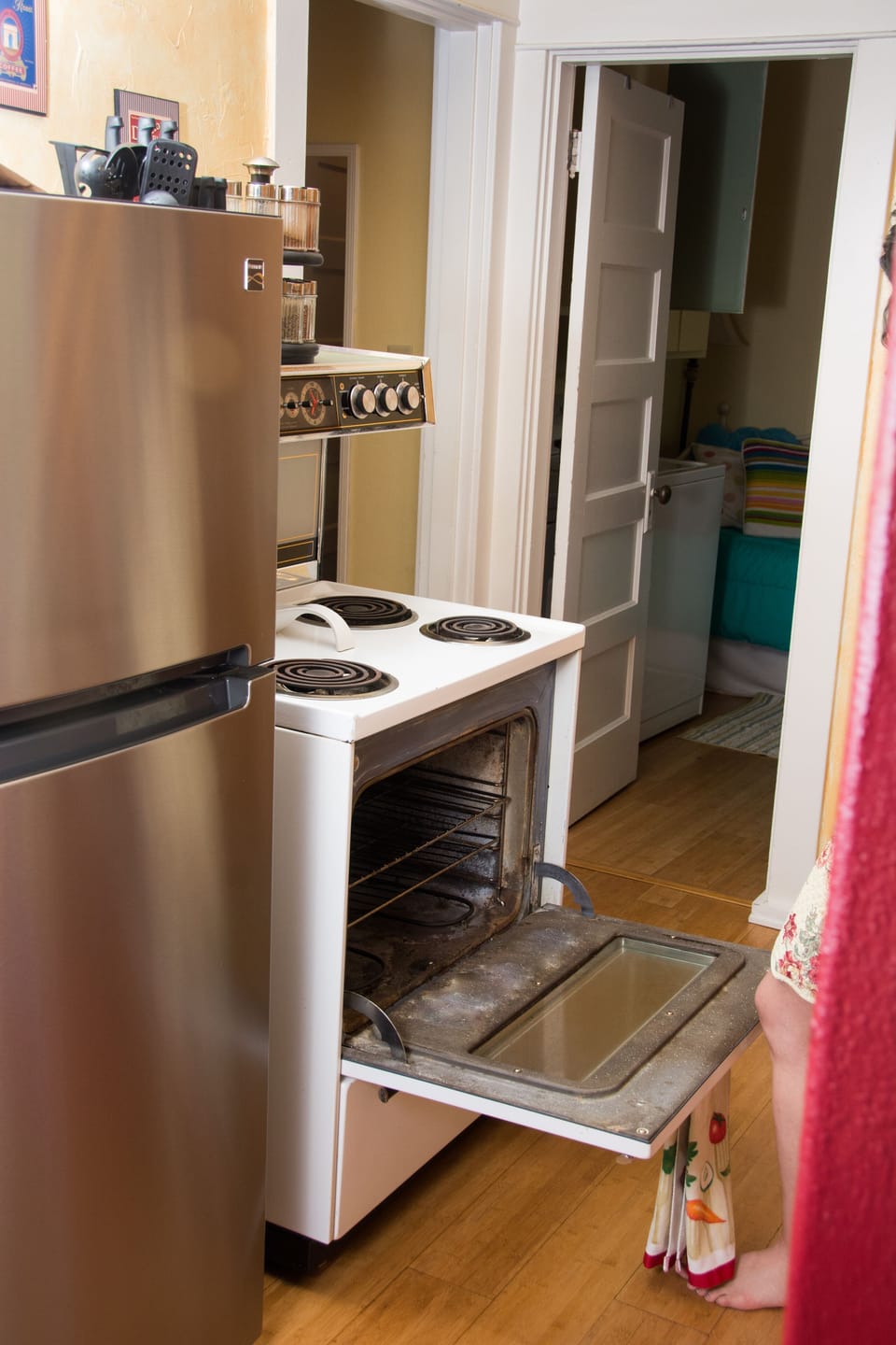 New fridge and vintage (awesome!) stove with oven. 