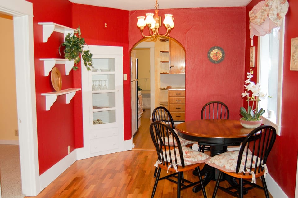 Dining room with expandable table seats 6 guests comfortably. 