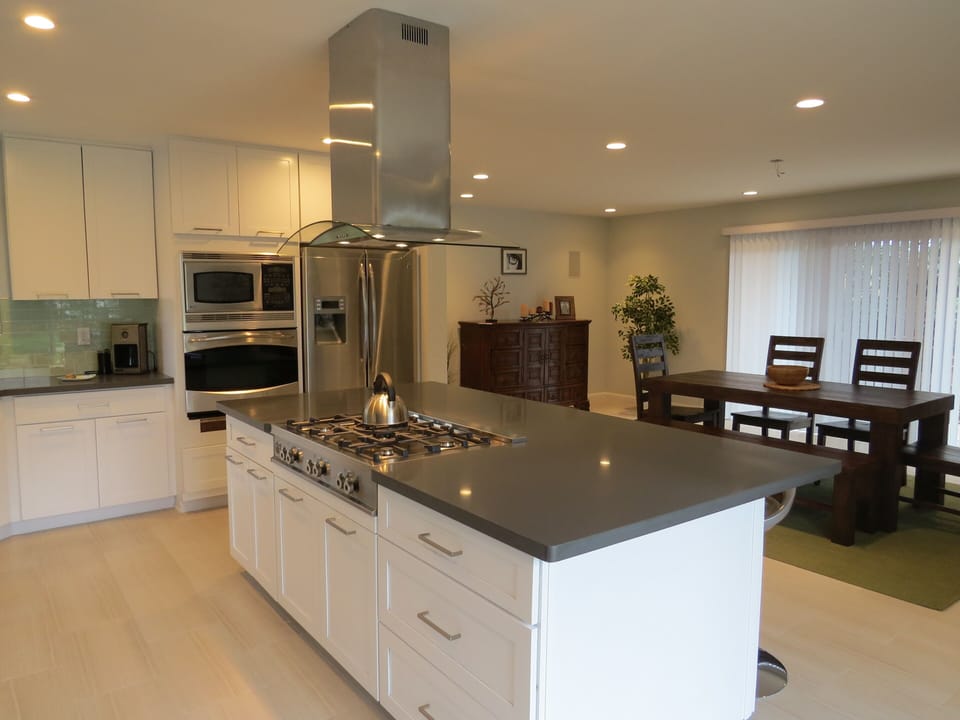 Bertazzoni 5 burner rangetop with extractor fan