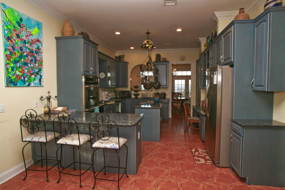 Kitchen - Fully equipped with every type of pot, pan and utensil.  Spices too. 