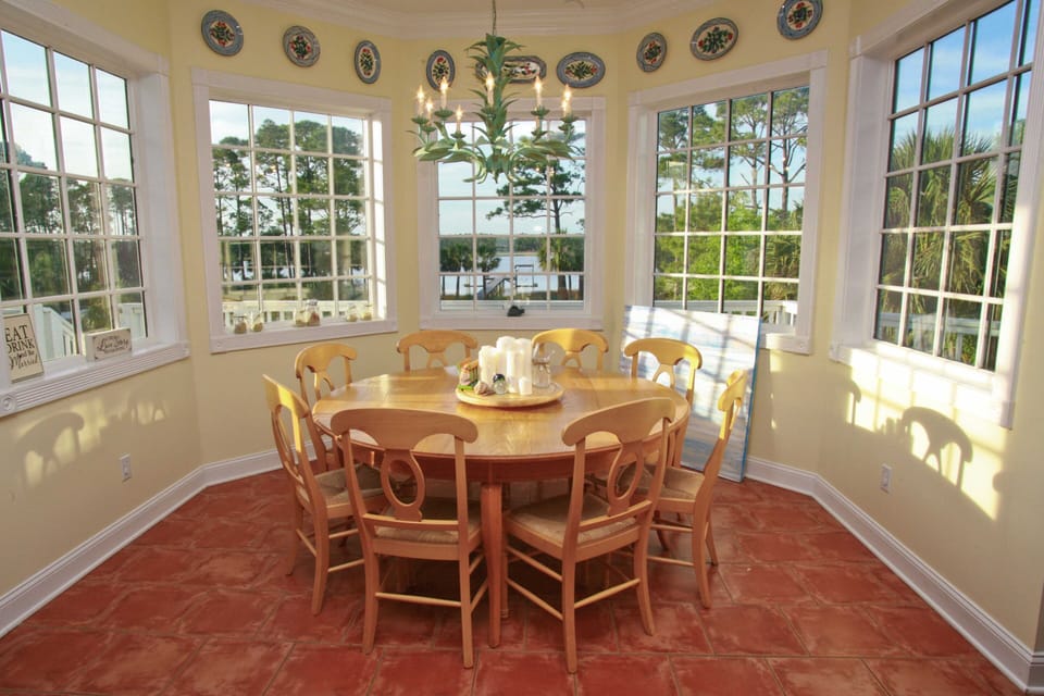 Kitchen table for 8 over looking lagoon.