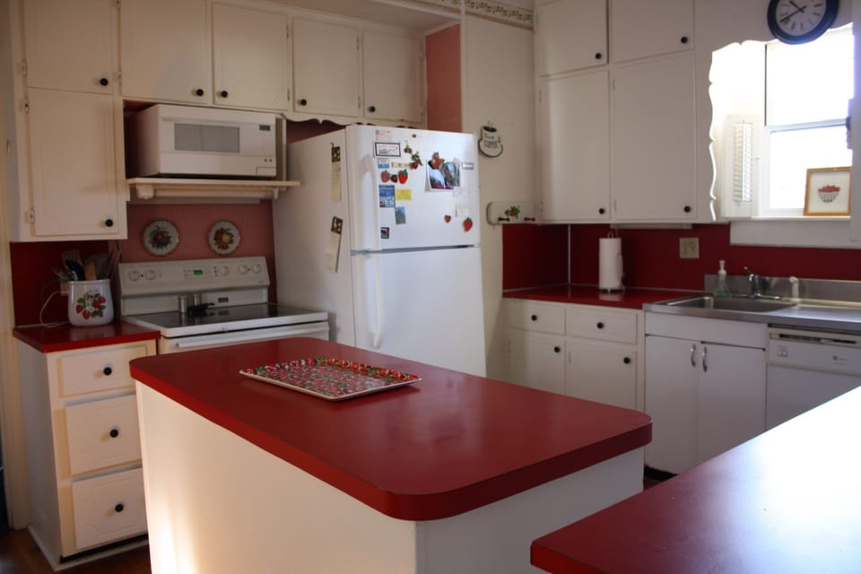 Fully stocked kitchen!