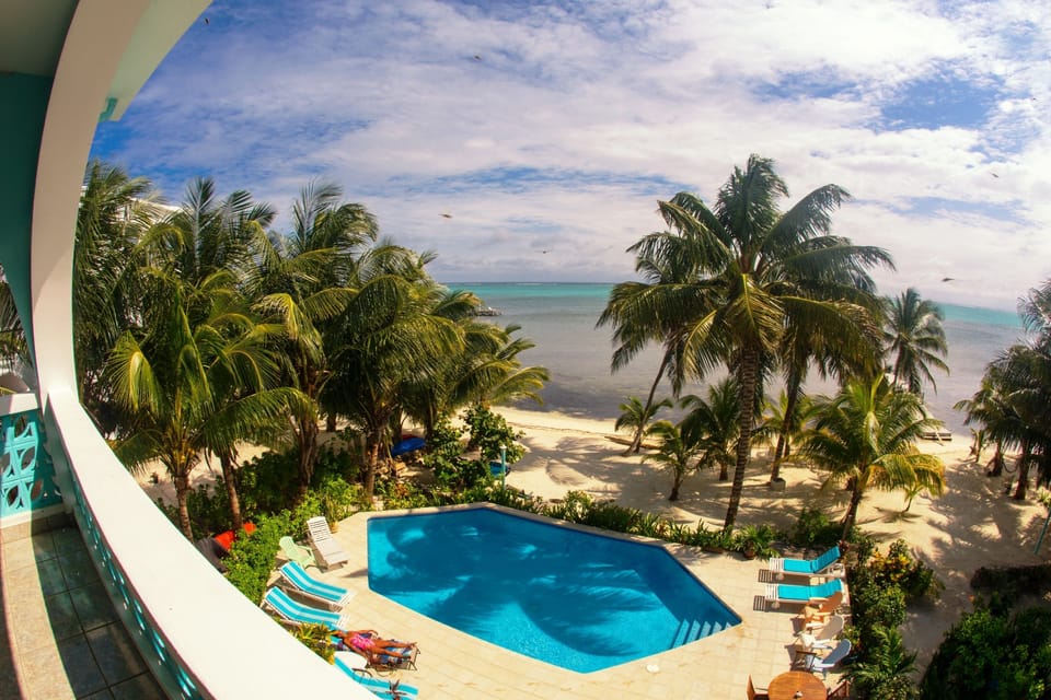  overlook the sea and pool...