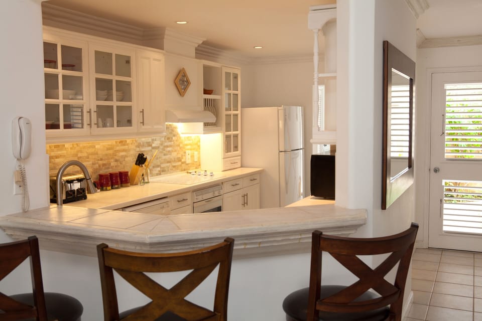 The kitchen is fully equipped and features a small breakfast bar 