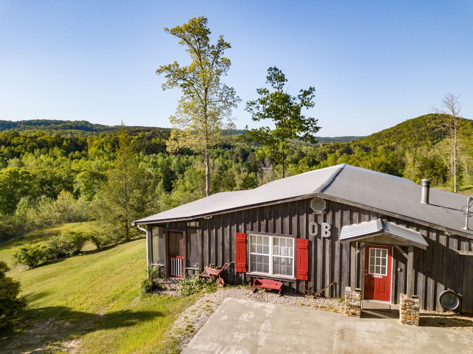 A hidden cottage with a surprising view!