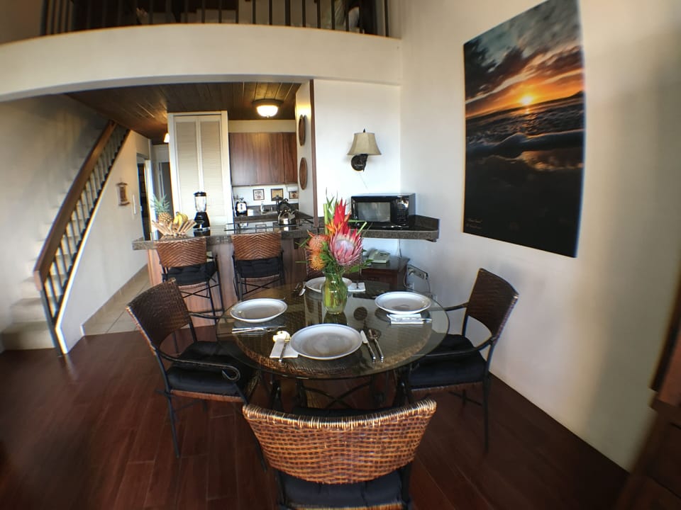 Living room and dining area with air conditioning & lanai access.