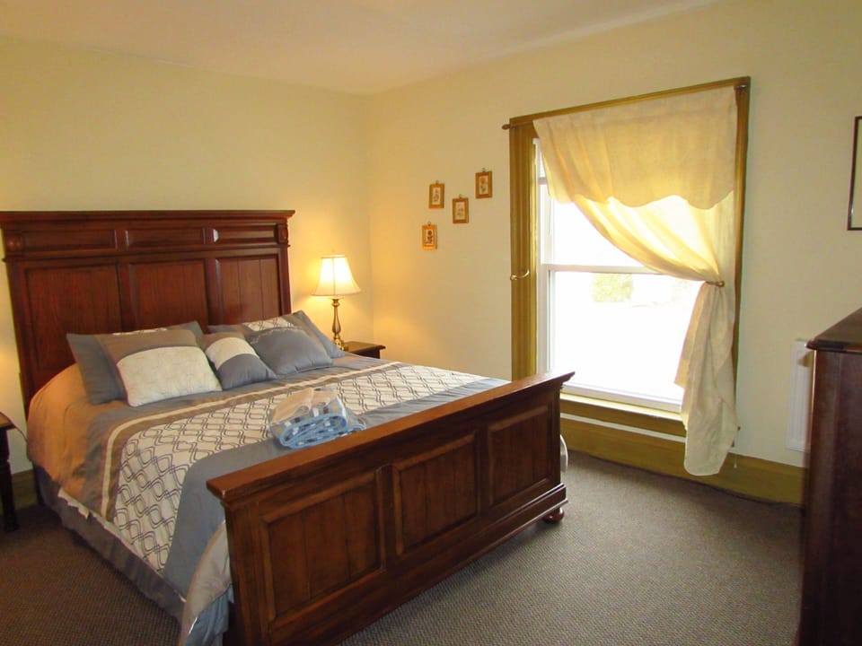 Queen Bedroom #1