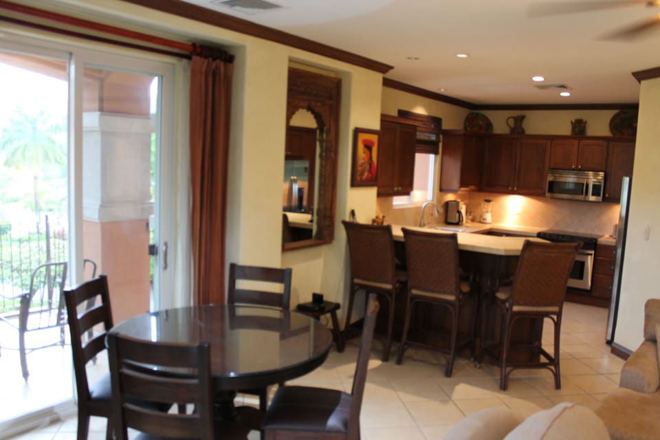 Eating & kitchen areas
