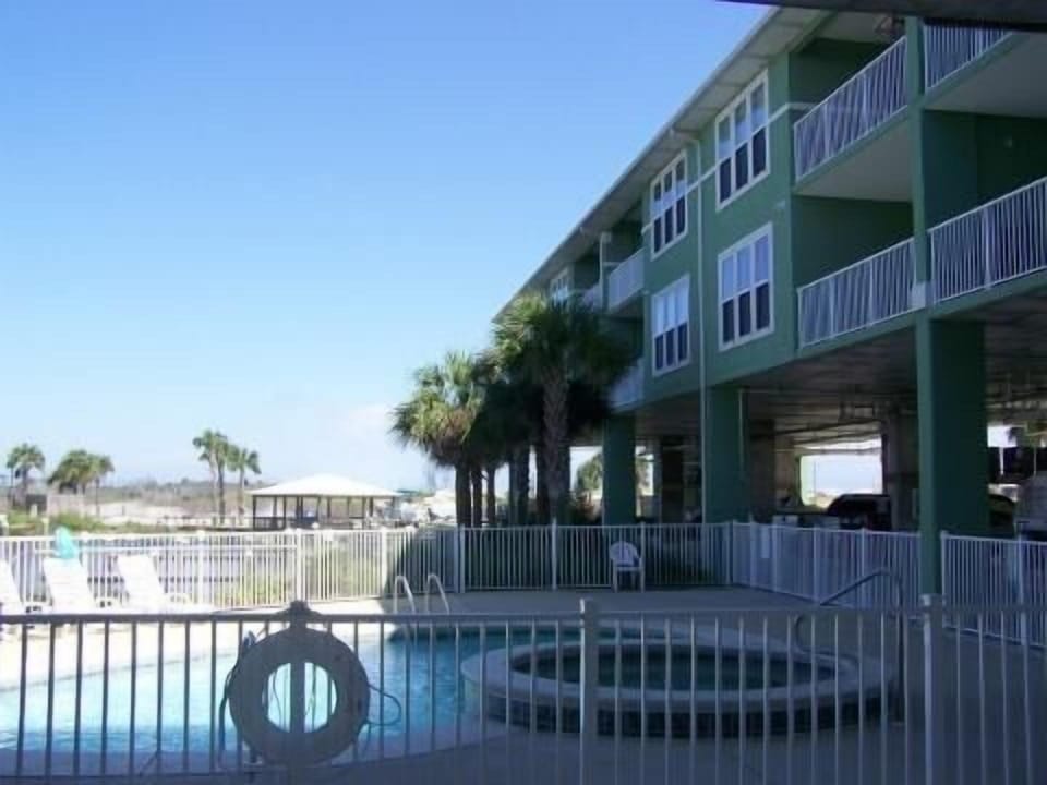 Even the pool has a view. Sit in the adjacent Hot Tub and let the kids play.