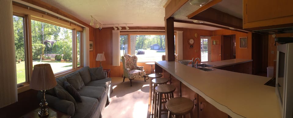 Family Room & Eat-In Kitchen/Entertainment Area!!