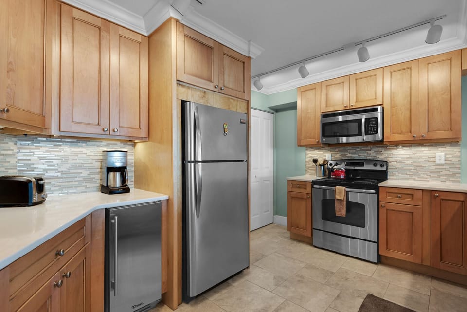 fully equipped kitchen