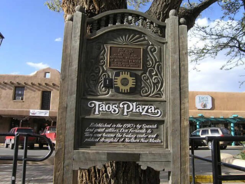 Historic Taos Plaza - 10 minutes away