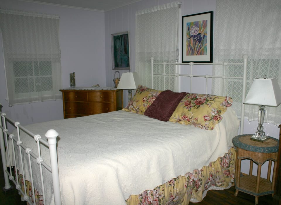Bedroom 2, view 2
