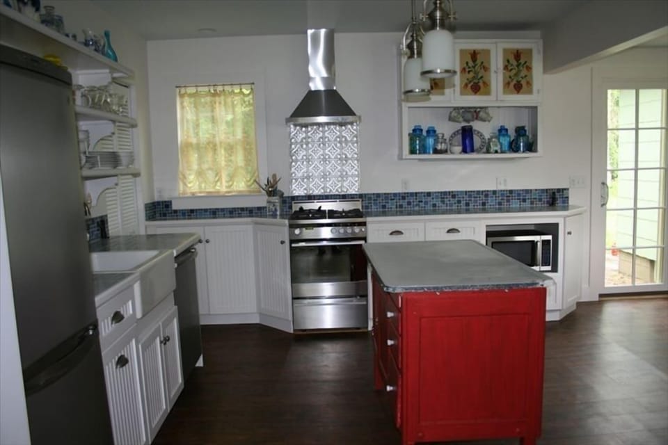 fully equipped kitchen