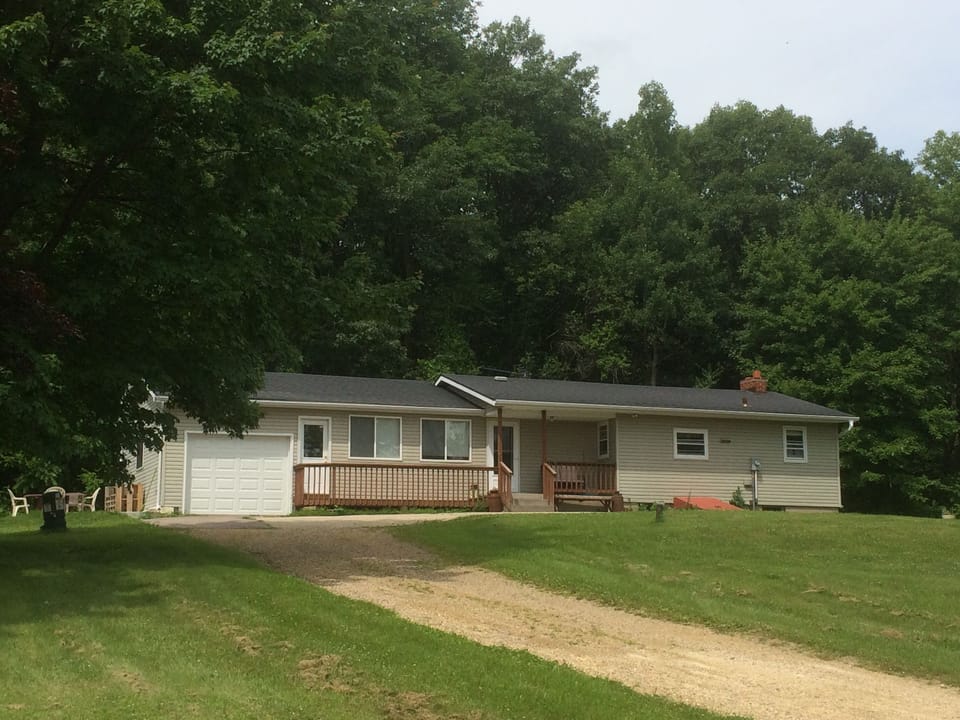Large yard & attached deck 