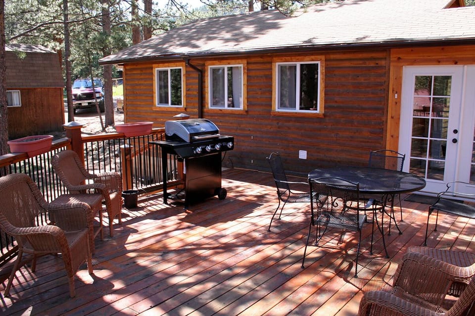 Deck w/Gas Grill and Table & Chairs