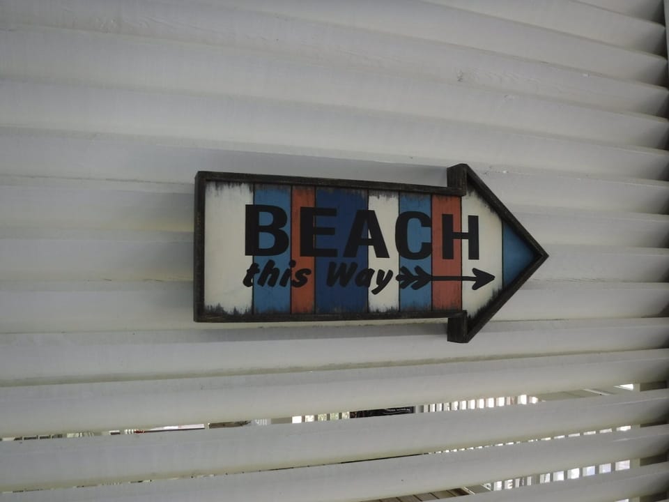 From The Screened Porch You Can Check The Tide and Happenings At The Beach 