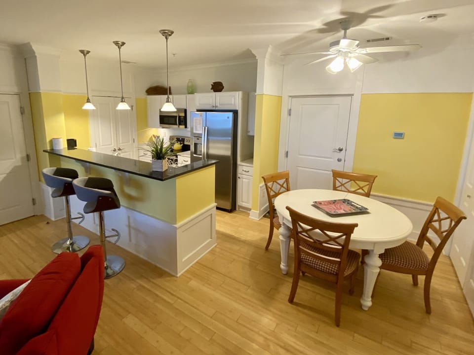 Kitchen W/Full Sized, Stainless Steel Appliances, Dining Table Expands To Seat 6