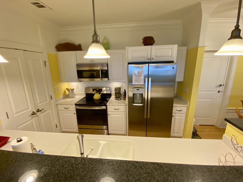 Full Kitchen With Stainless Steel Appliances, Pots and Pans, & Dinnerware For 6