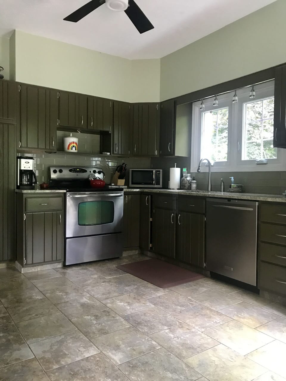 Kitchen with everything you need to prepare & serve delicious meals. 