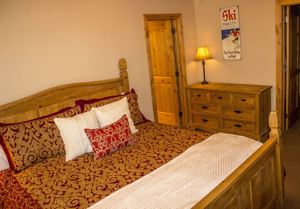 Master Bedroom King Size Bed