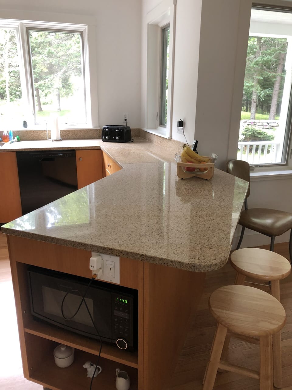 Kitchen counter for eating or meal prep