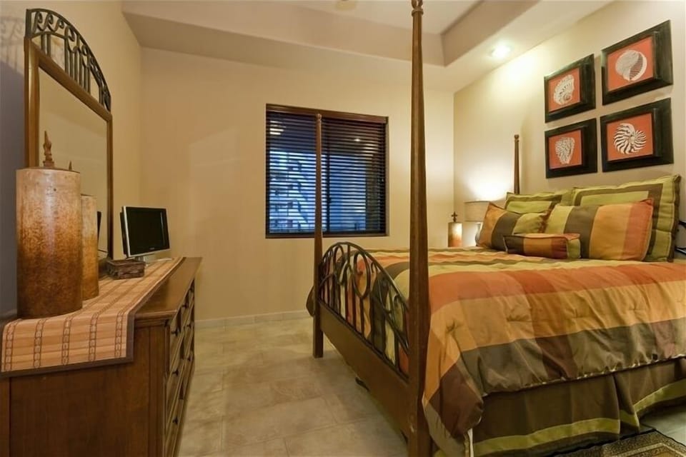 2nd Bedroom-Seaside Villa and Queen Size Bed