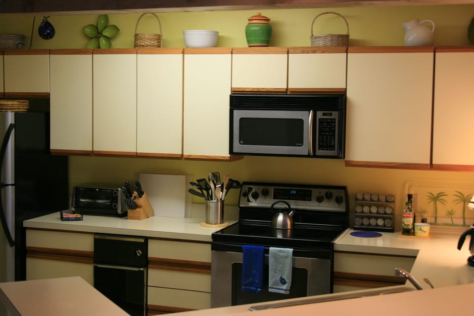 Cheery, well stocked kitchen with new appliances and every tool you will need!