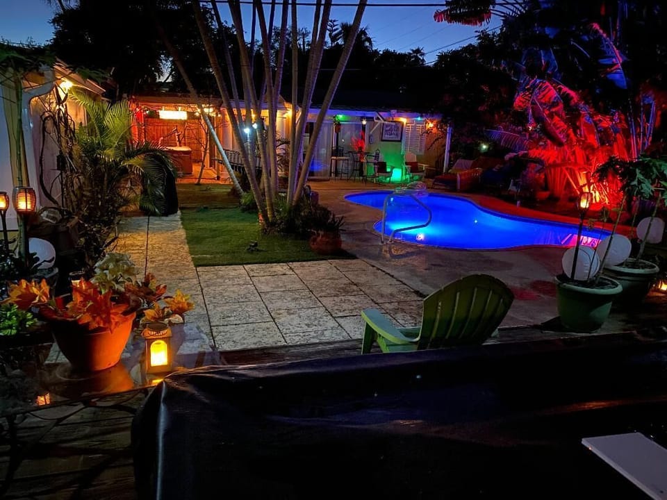 Quiet night in South Florida.
No parties, no loud music.
Family neighborhood.