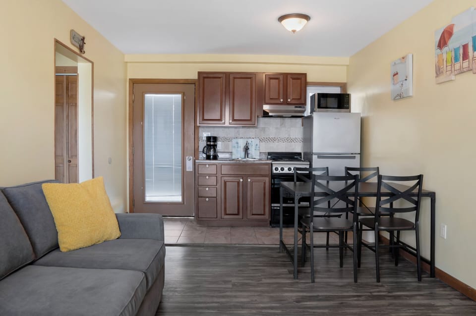 Kitchenette with dining area