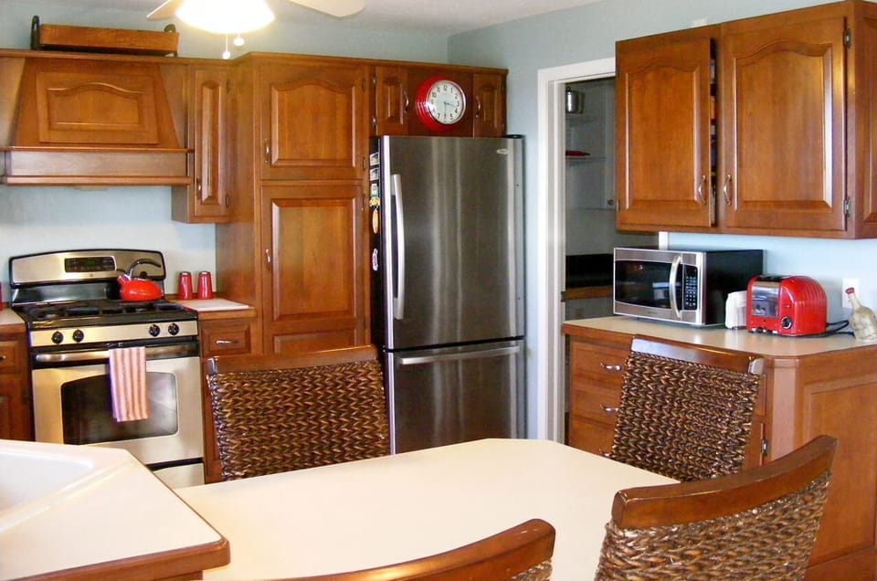 Well stocked kitchen with additional seating.